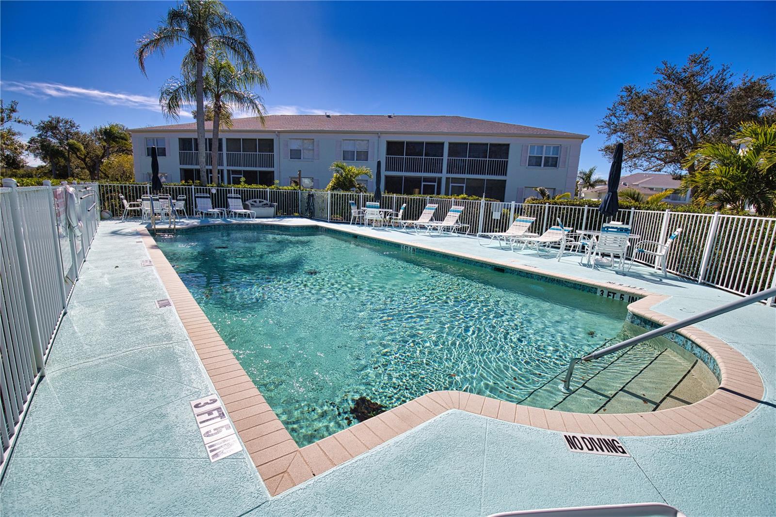 Image 39 of 40 For 5725 Greenwood Avenue 3103