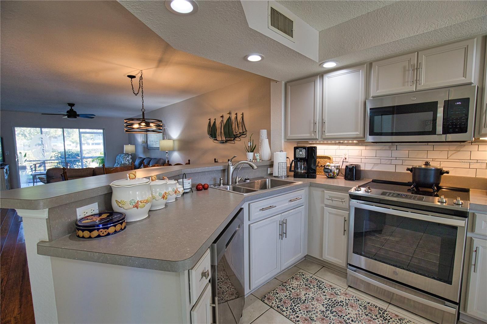 Image 7 of 40 For 5725 Greenwood Avenue 3103