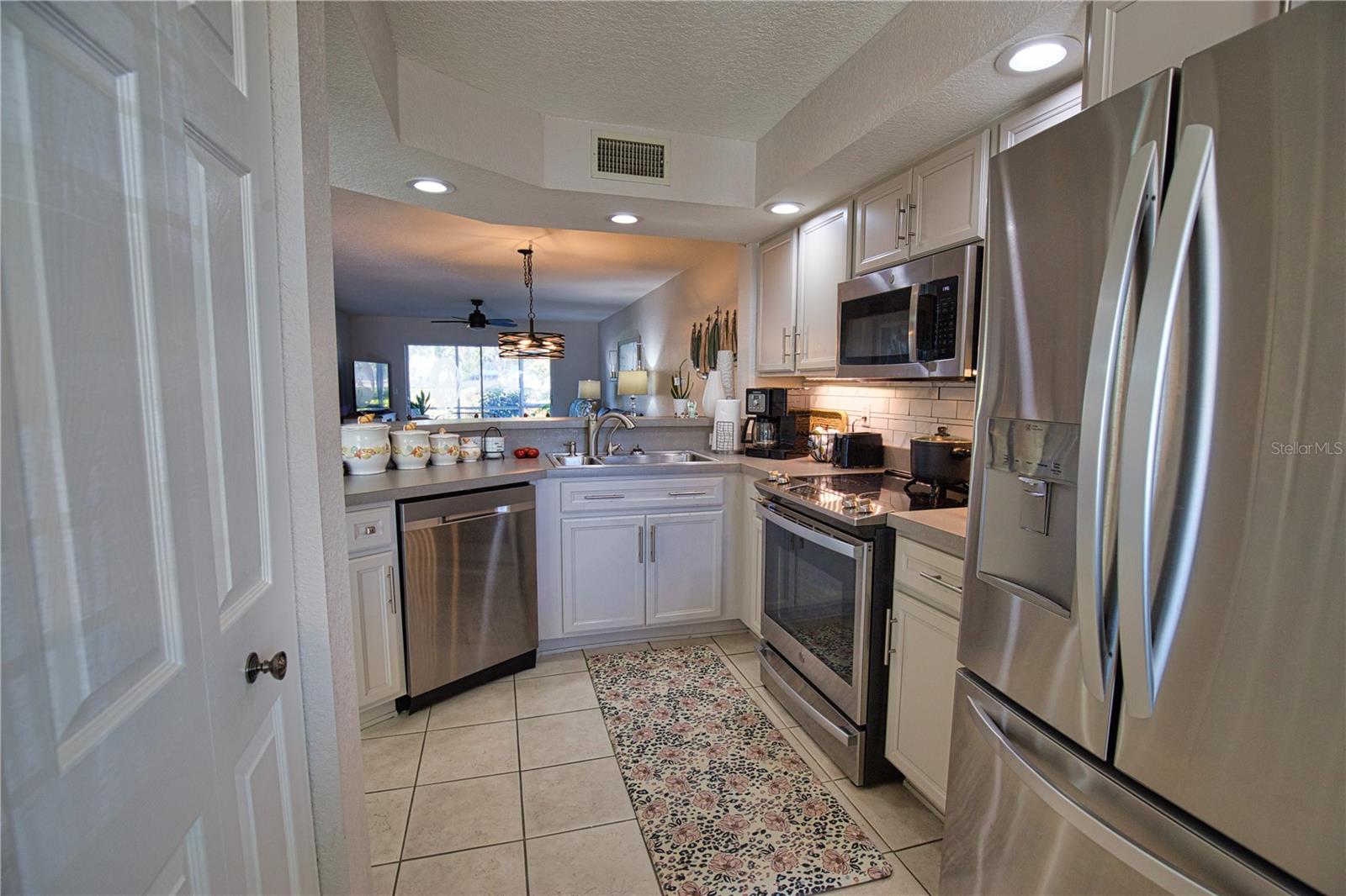 Image 9 of 40 For 5725 Greenwood Avenue 3103