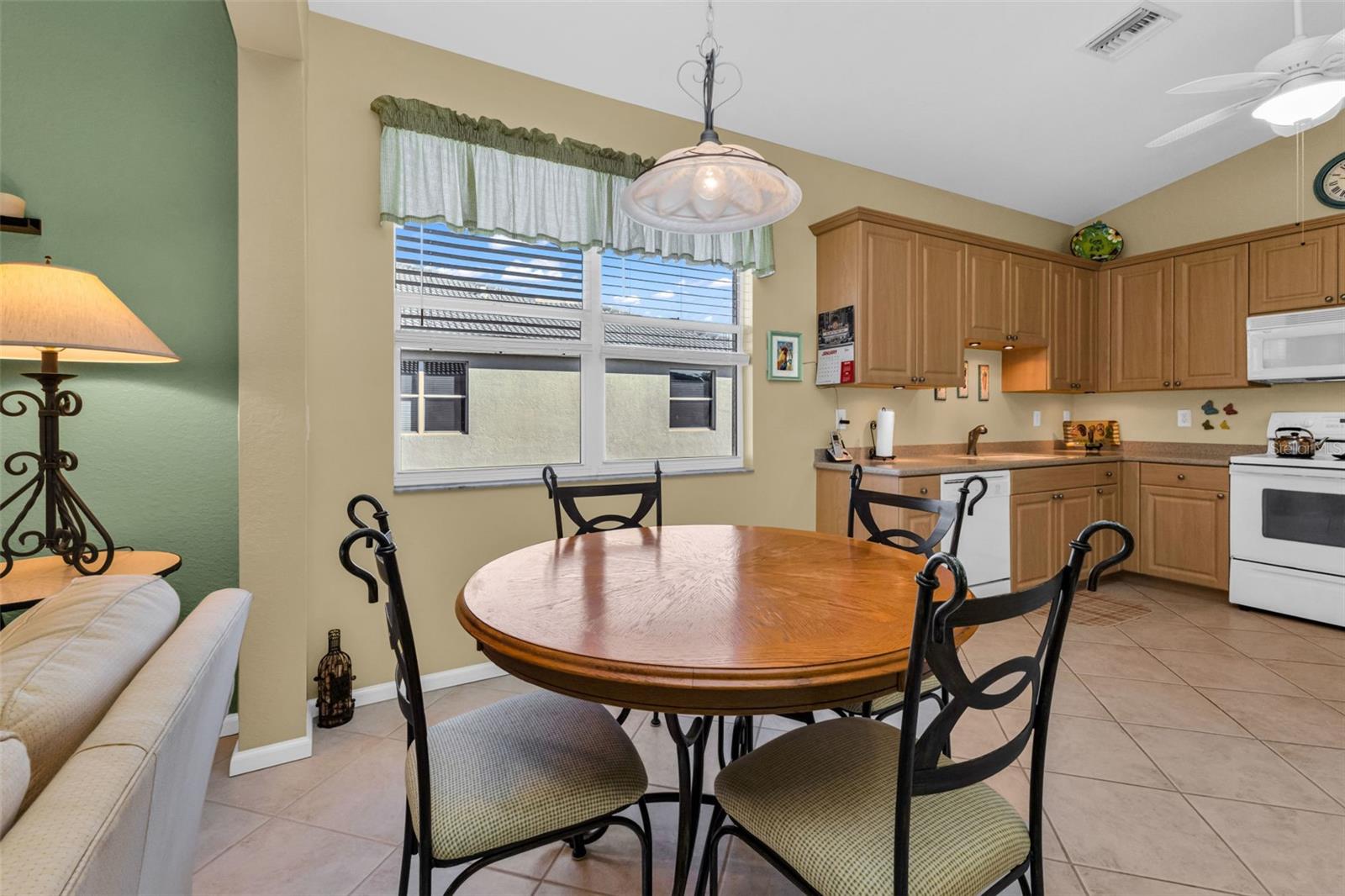 Image 11 of 62 For 3353 Grand Vista Court 203