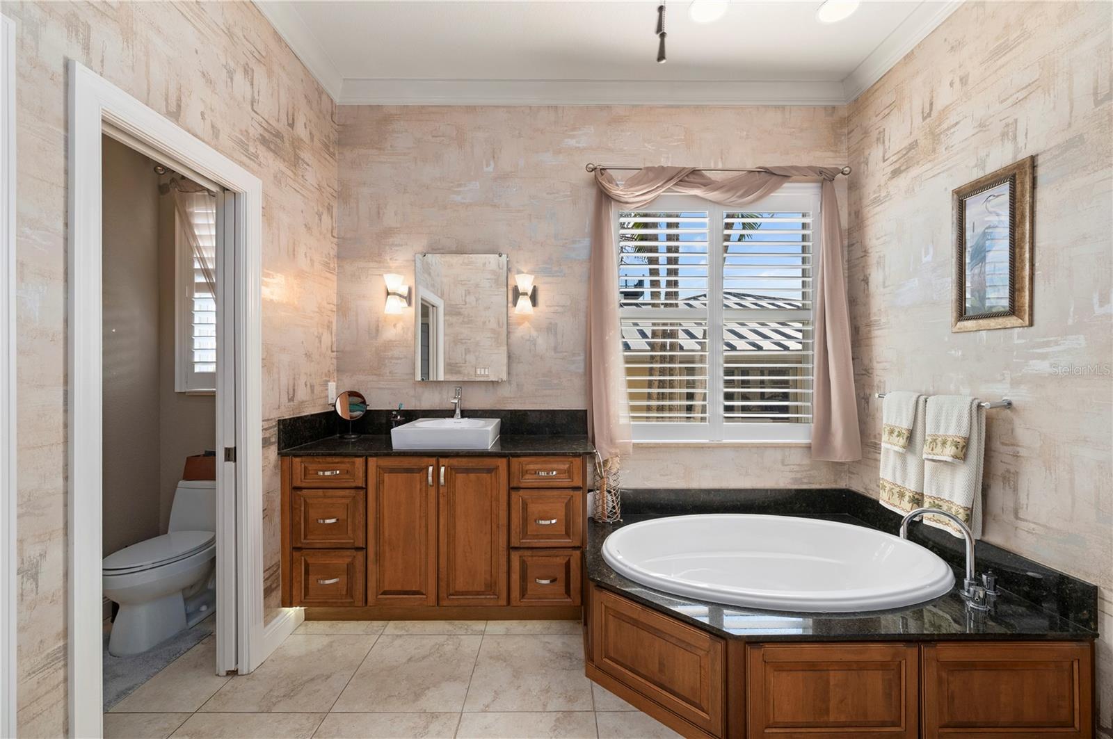 Image 42 of 80 For 48 Colony Point Drive