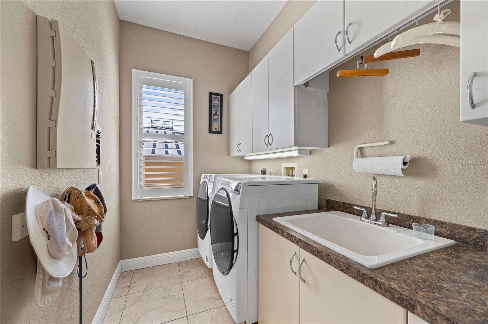 Image 51 of 80 For 48 Colony Point Drive