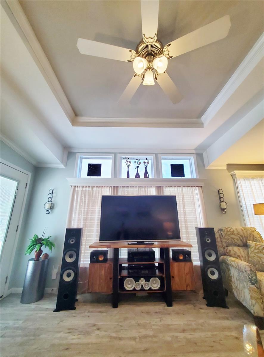 Image 17 of 20 For 701 Aqui Esta  156