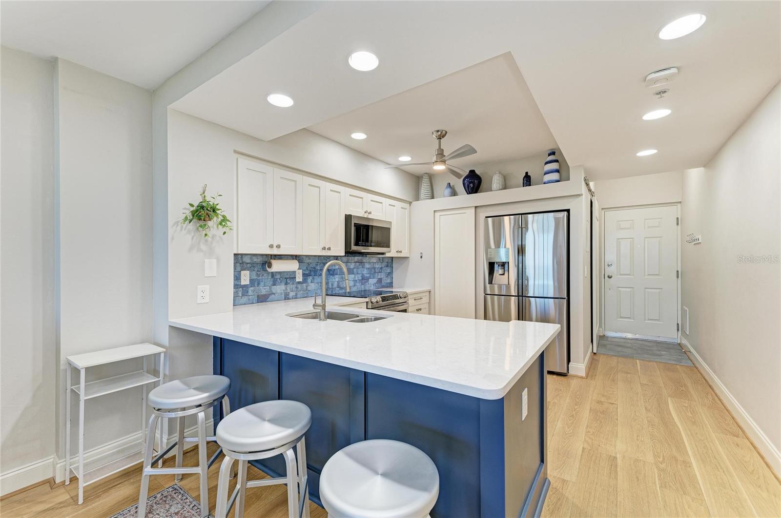 Image 10 of 40 For 3191 Matecumbe Key Road 307