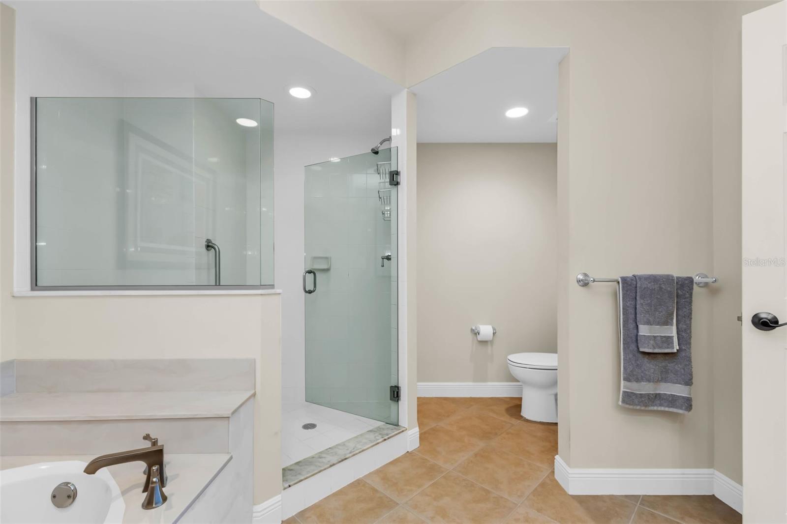 Image 28 of 78 For 3333 Sunset Key Circle 204