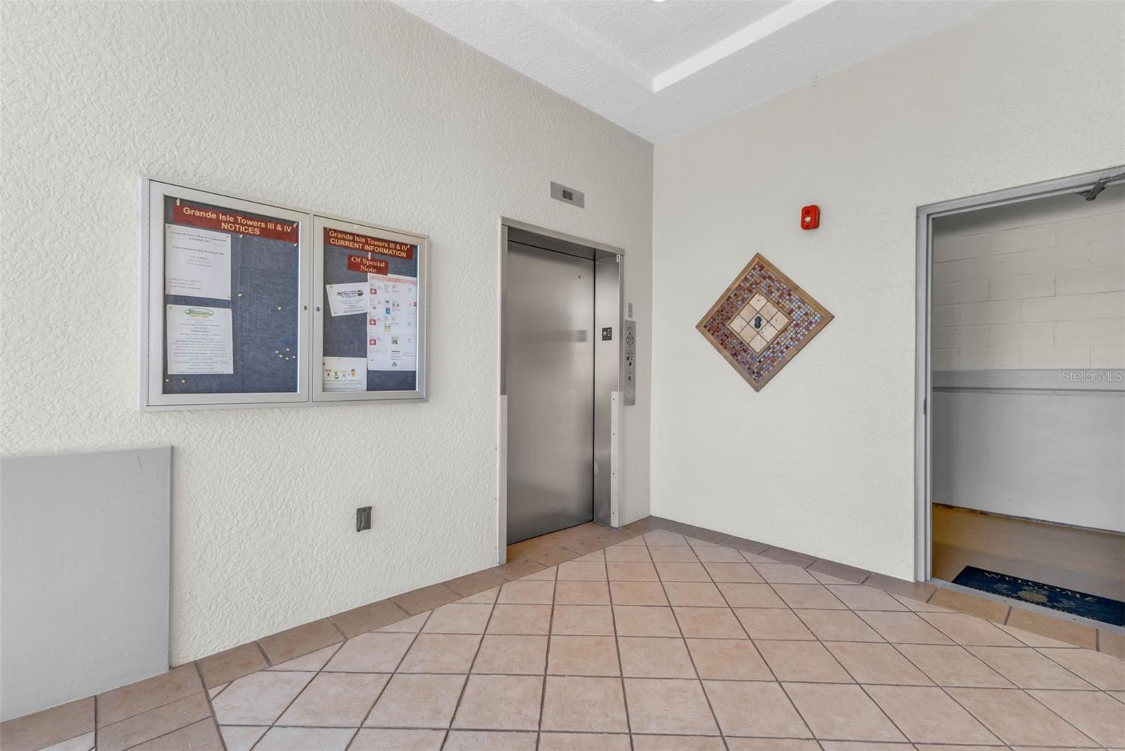 Image 35 of 78 For 3333 Sunset Key Circle 204