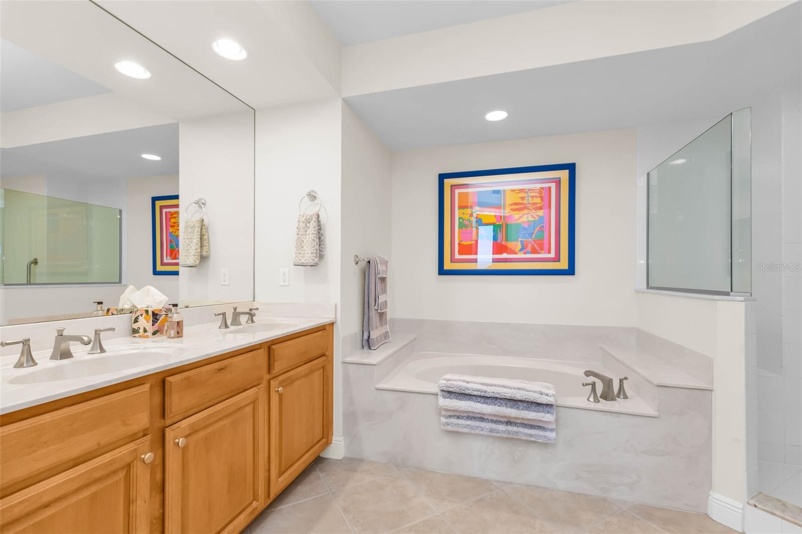 Image 51 of 78 For 3333 Sunset Key Circle 204