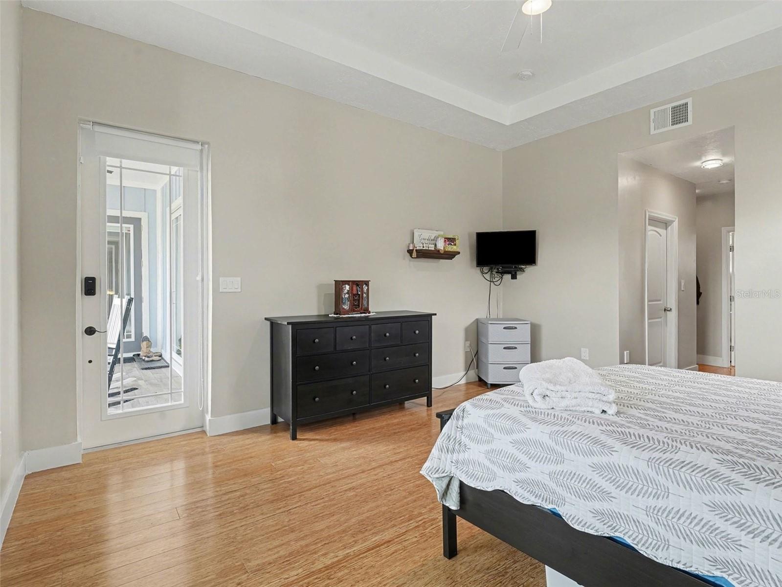 Image 23 of 36 For 306 Calendar Street