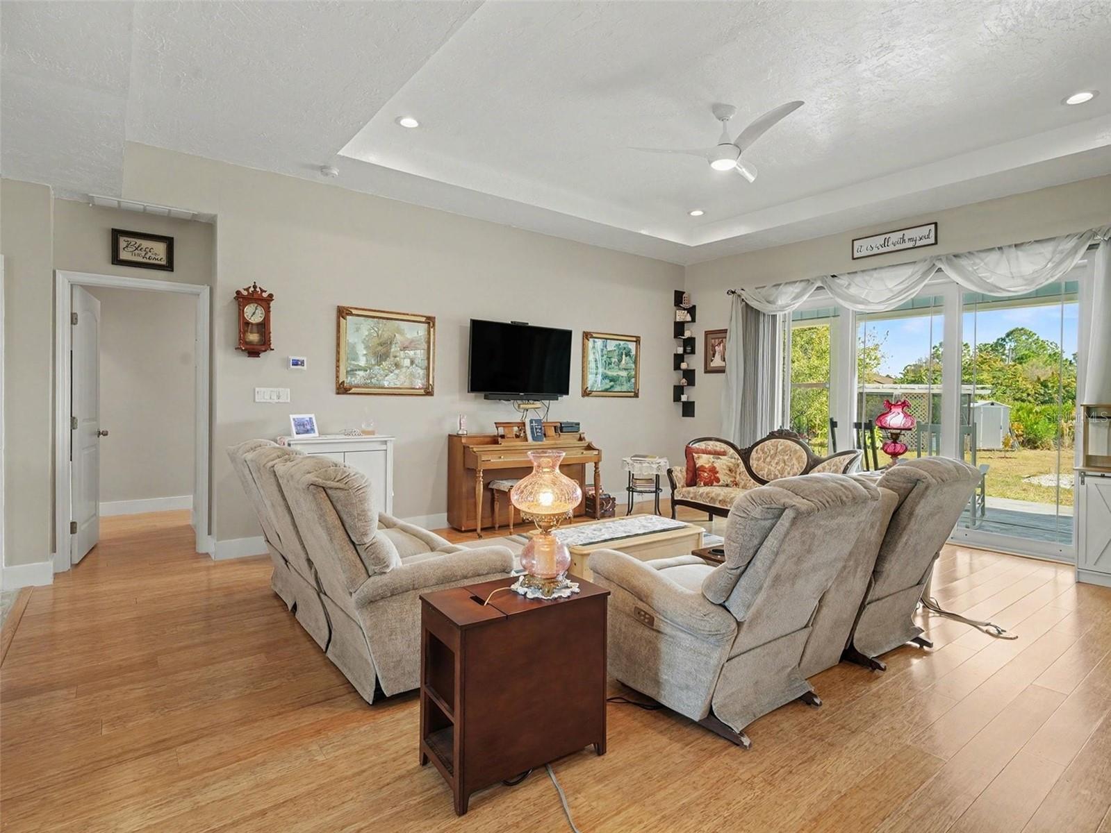 Image 8 of 36 For 306 Calendar Street