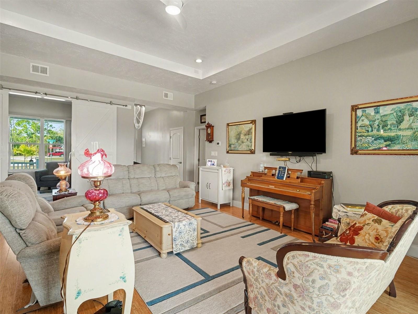 Image 9 of 36 For 306 Calendar Street