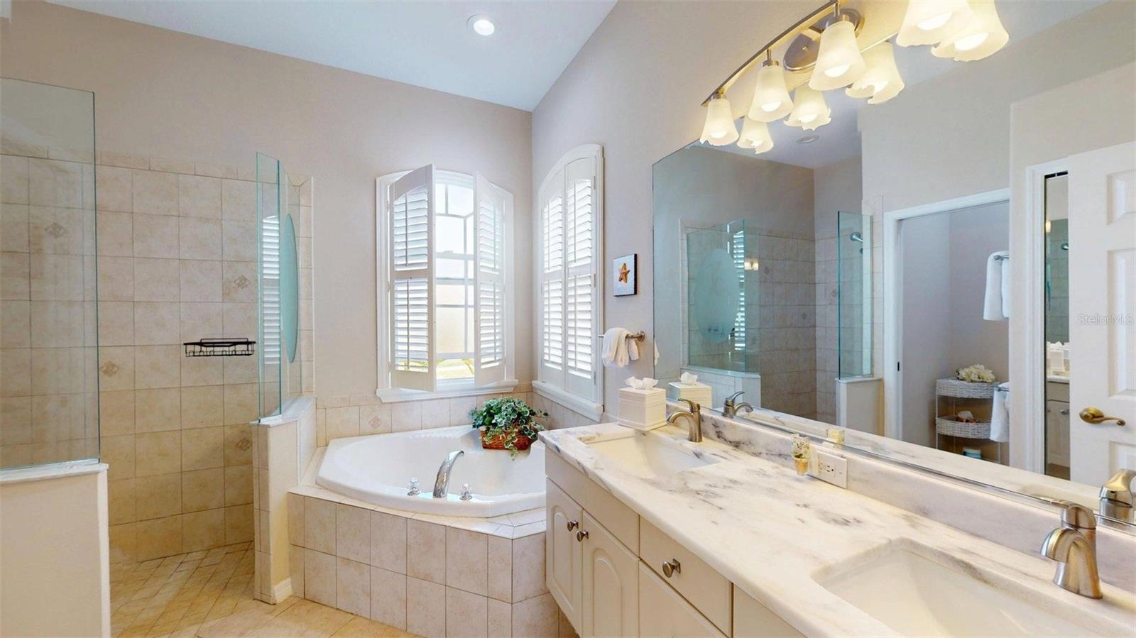 Image 37 of 51 For 2450 Silver Palm Road