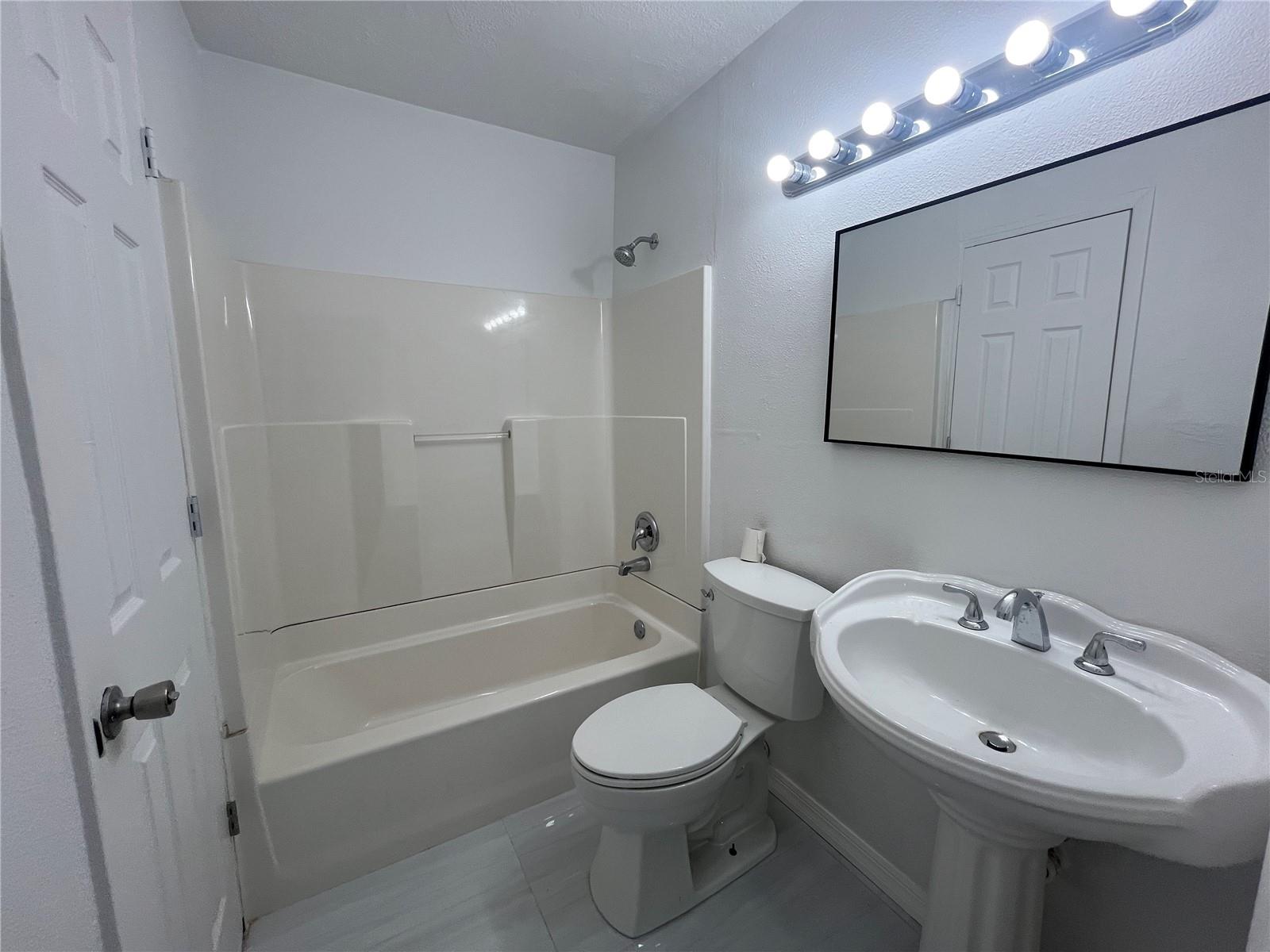 Image 13 of 18 For 18113 Cochran Boulevard