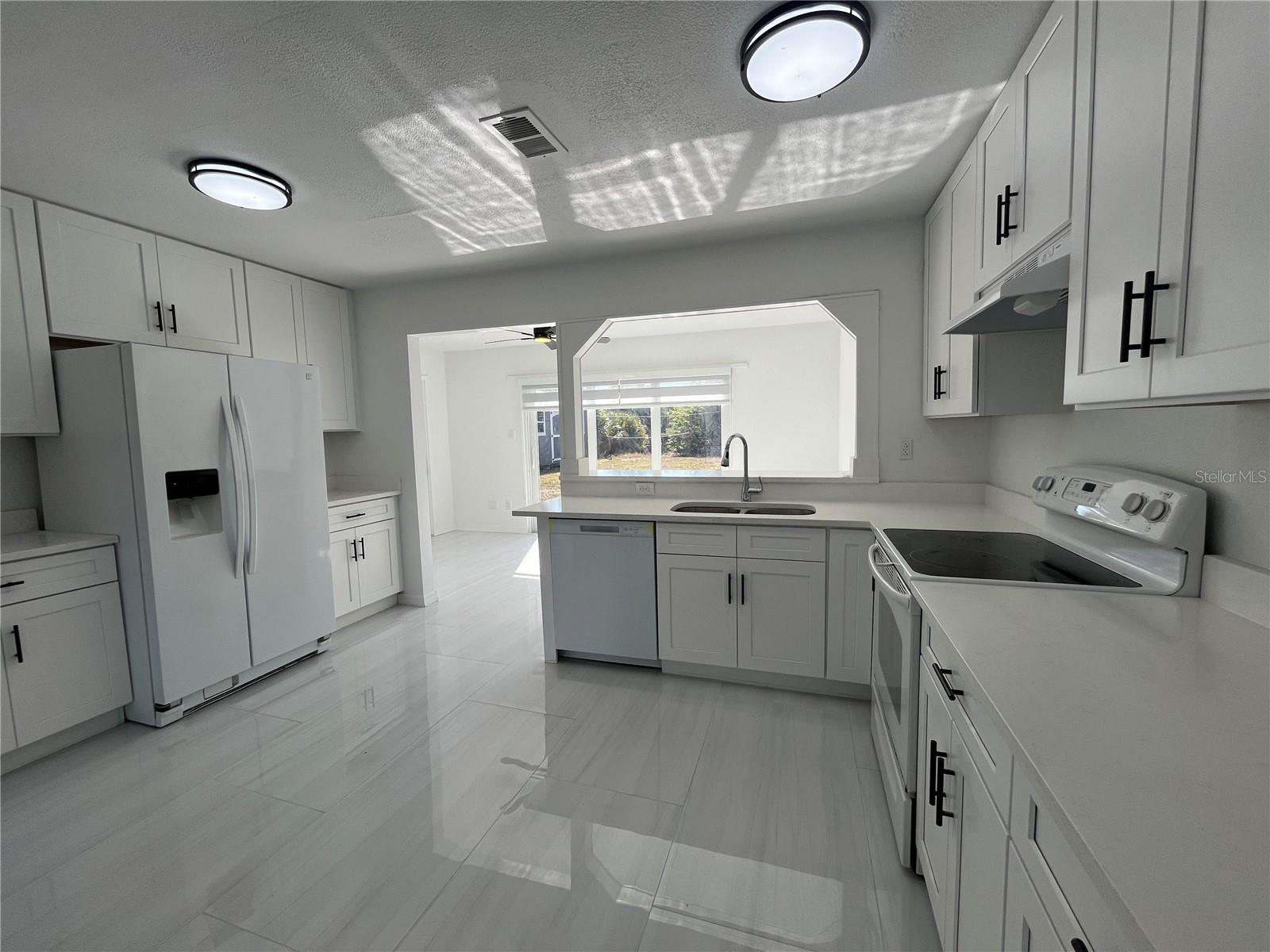 Image 5 of 18 For 18113 Cochran Boulevard