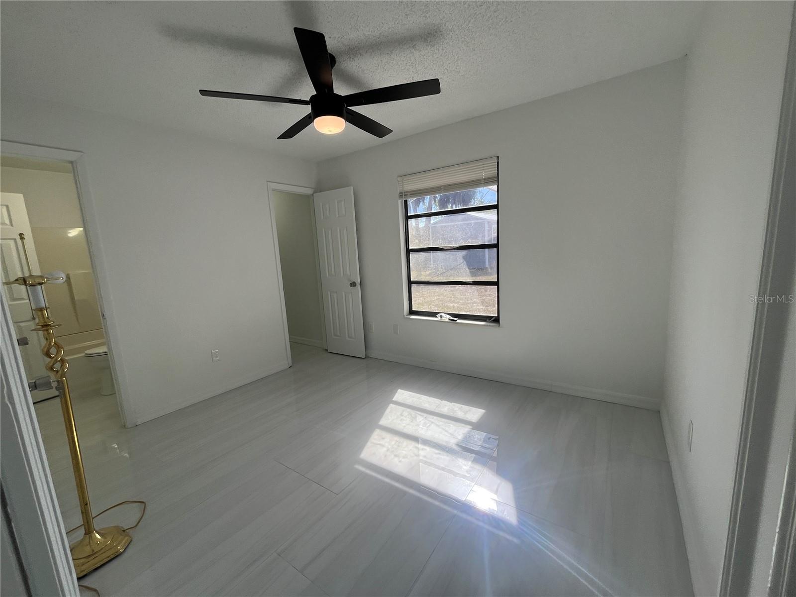 Image 9 of 18 For 18113 Cochran Boulevard