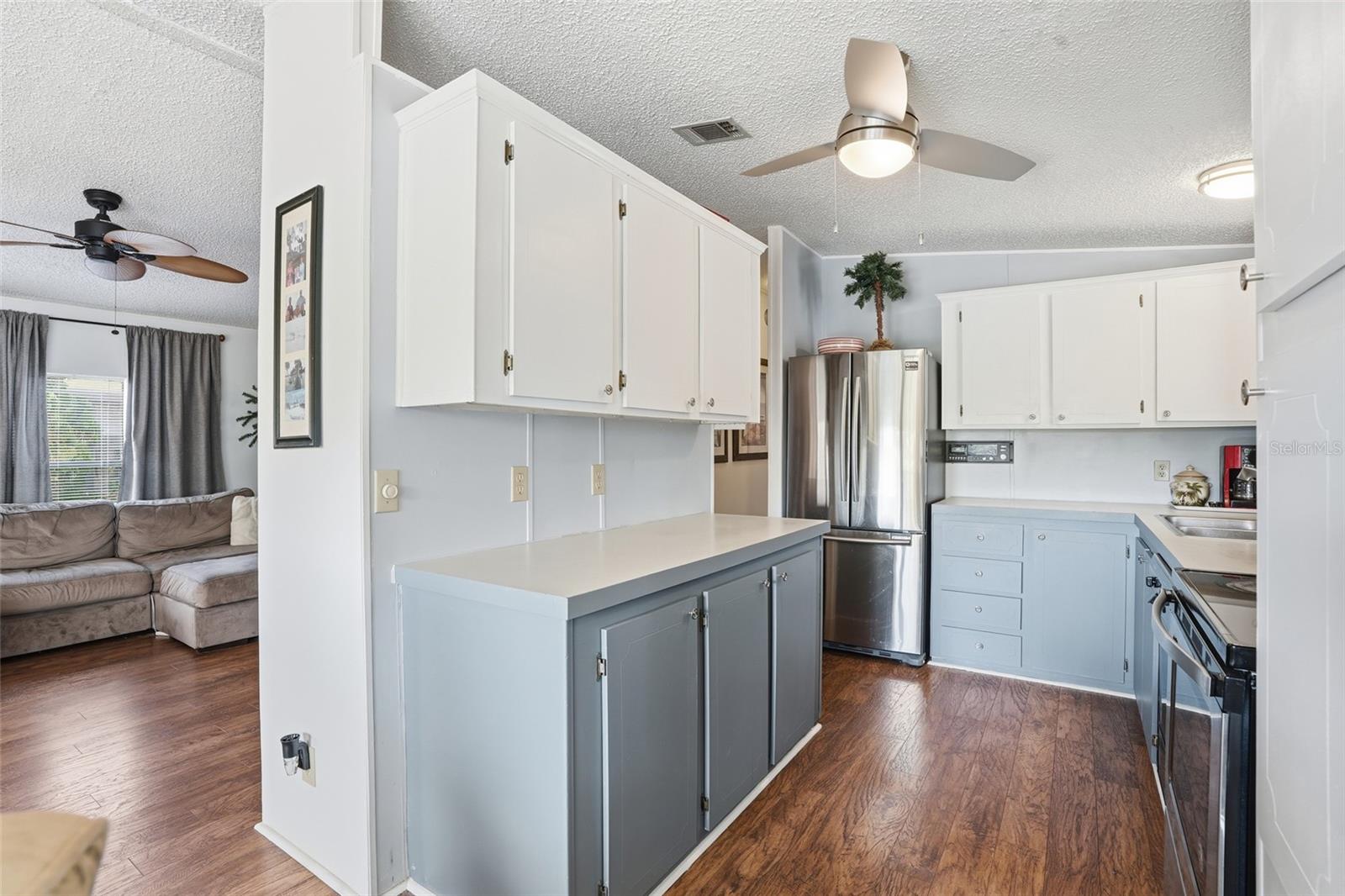 Image 10 of 41 For 763 Lakeside Drive