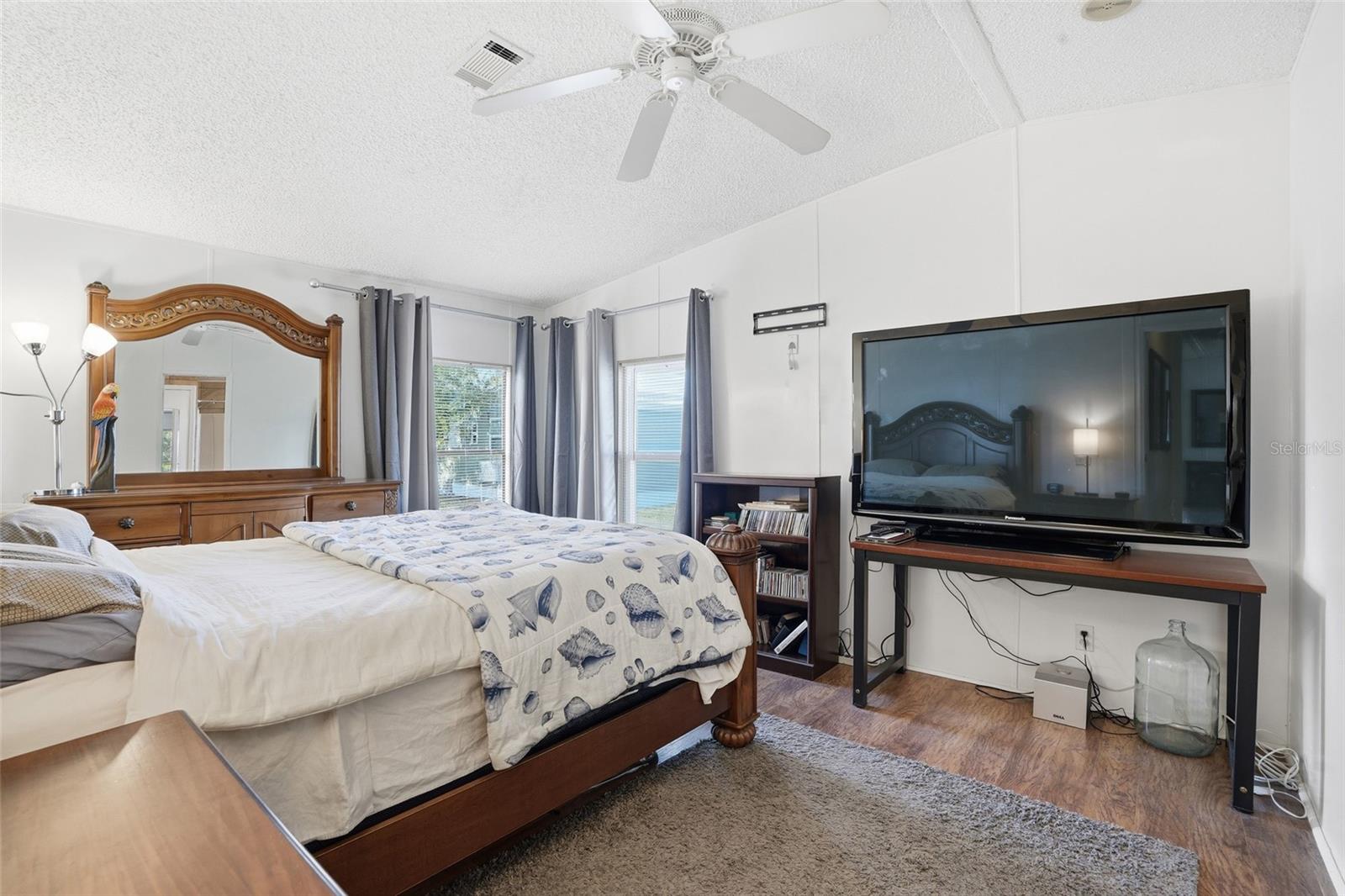 Image 13 of 41 For 763 Lakeside Drive