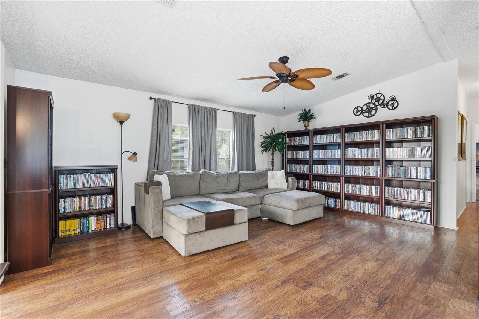 Image 4 of 41 For 763 Lakeside Drive