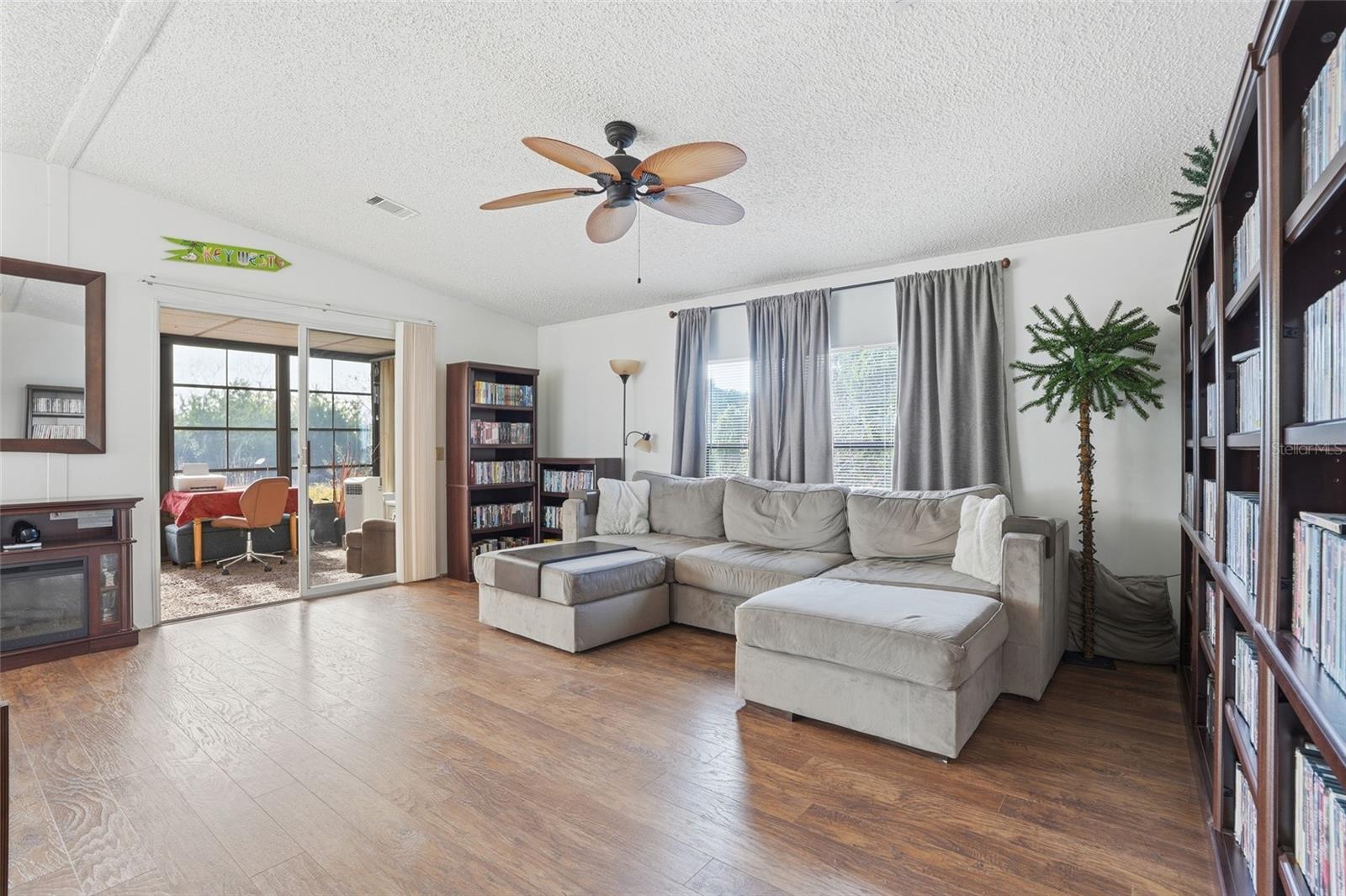 Image 5 of 41 For 763 Lakeside Drive