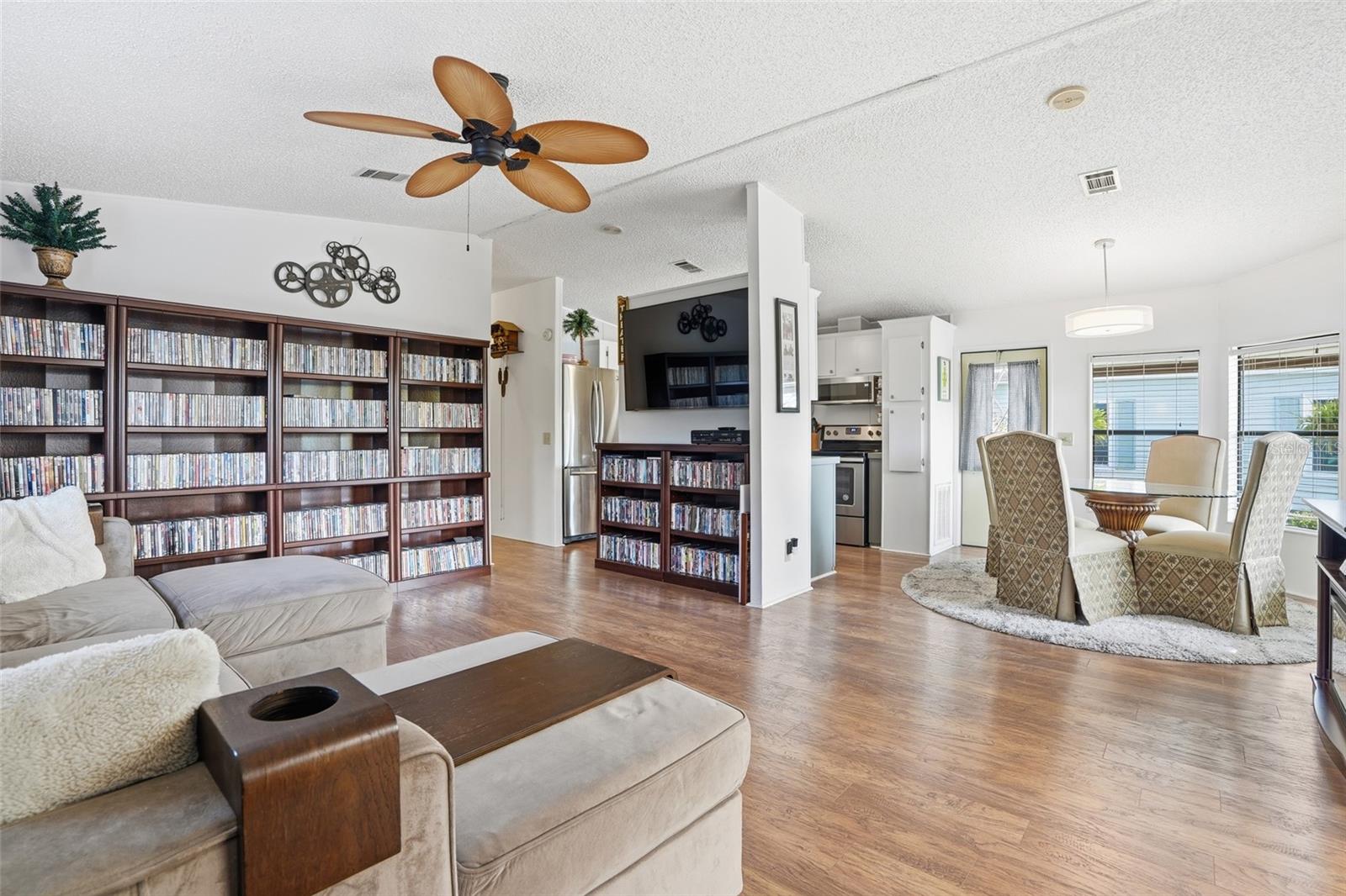 Image 7 of 41 For 763 Lakeside Drive