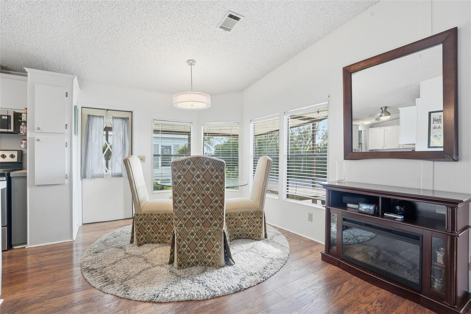 Image 8 of 41 For 763 Lakeside Drive