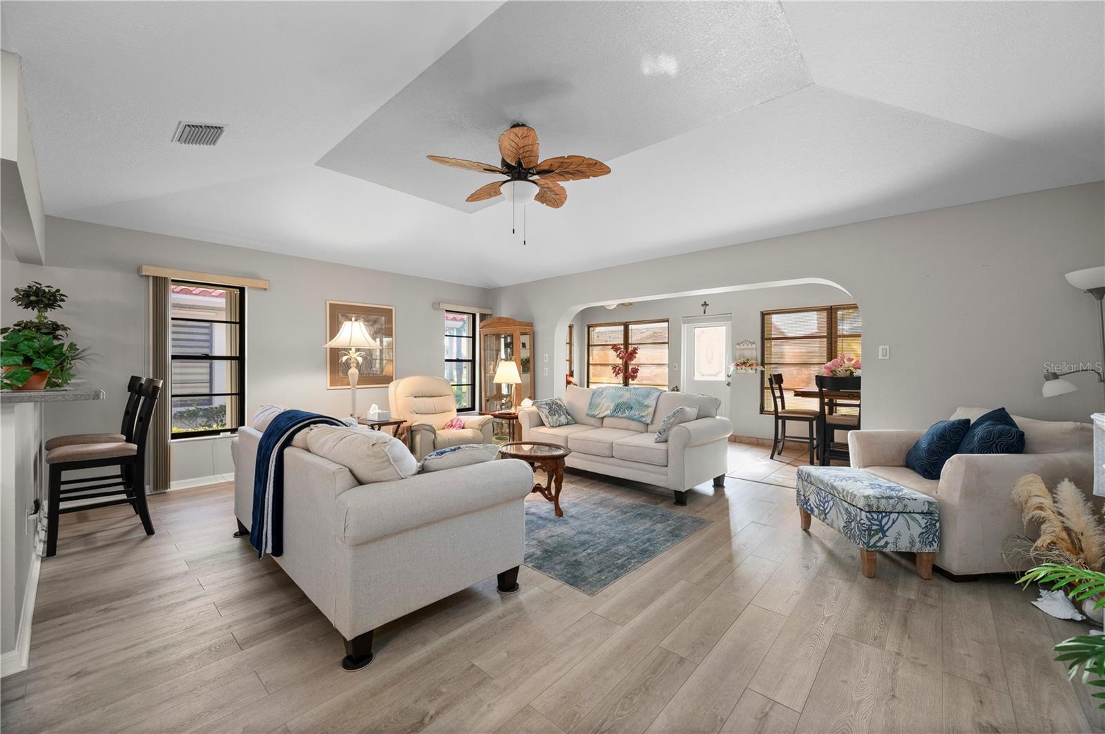 Image 14 of 50 For 11365 Essex Drive