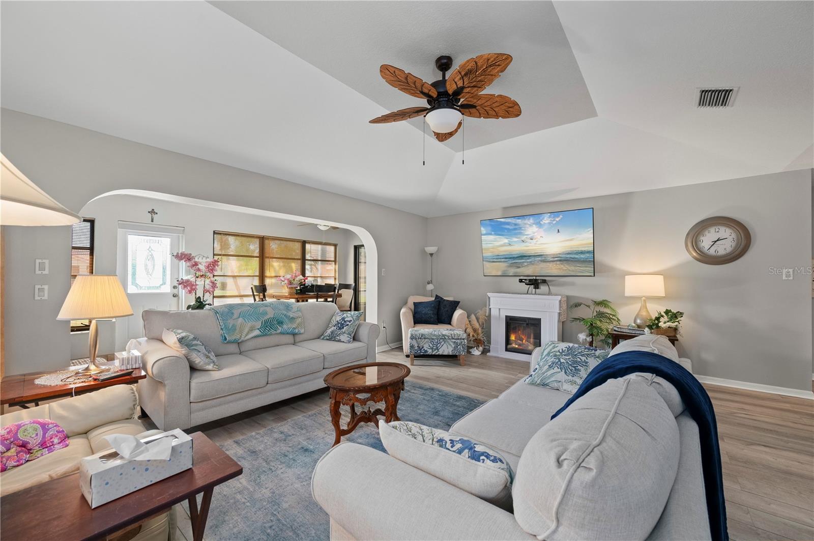 Image 16 of 50 For 11365 Essex Drive