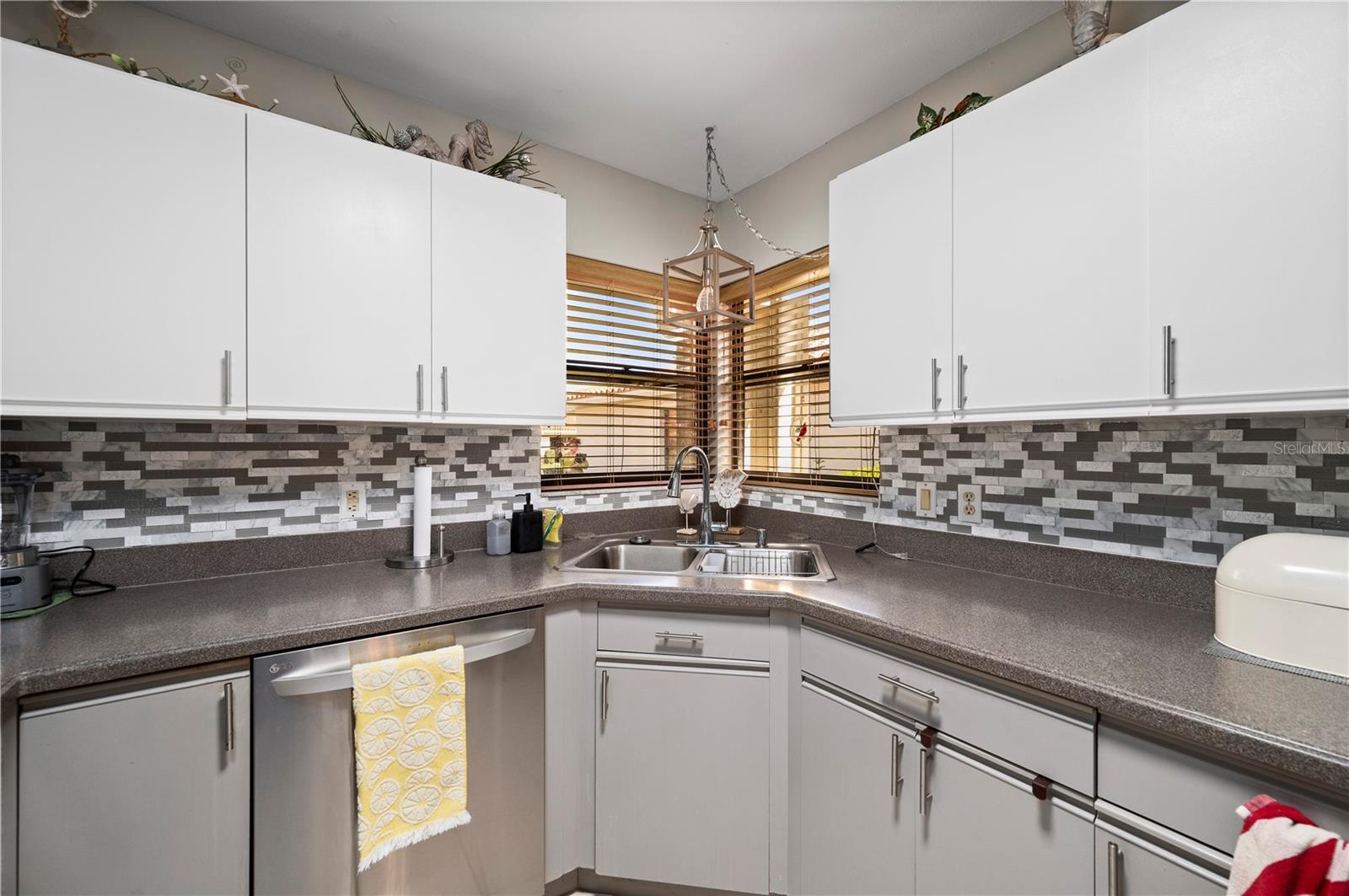 Image 22 of 50 For 11365 Essex Drive