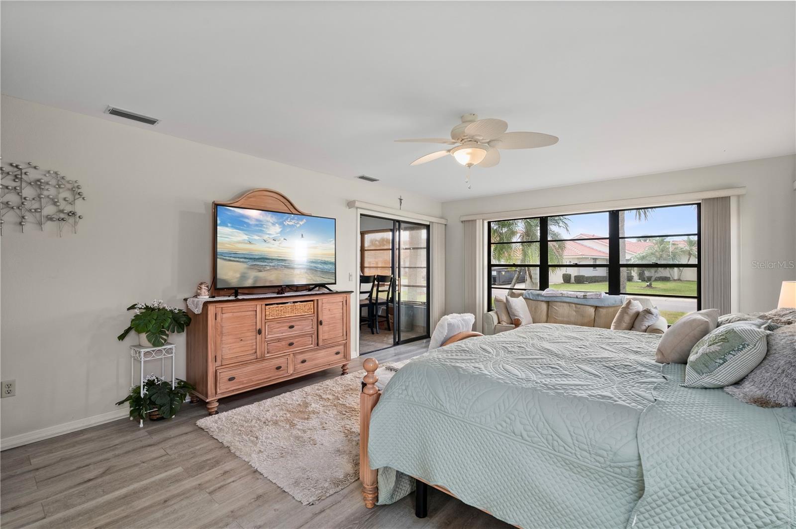 Image 27 of 50 For 11365 Essex Drive