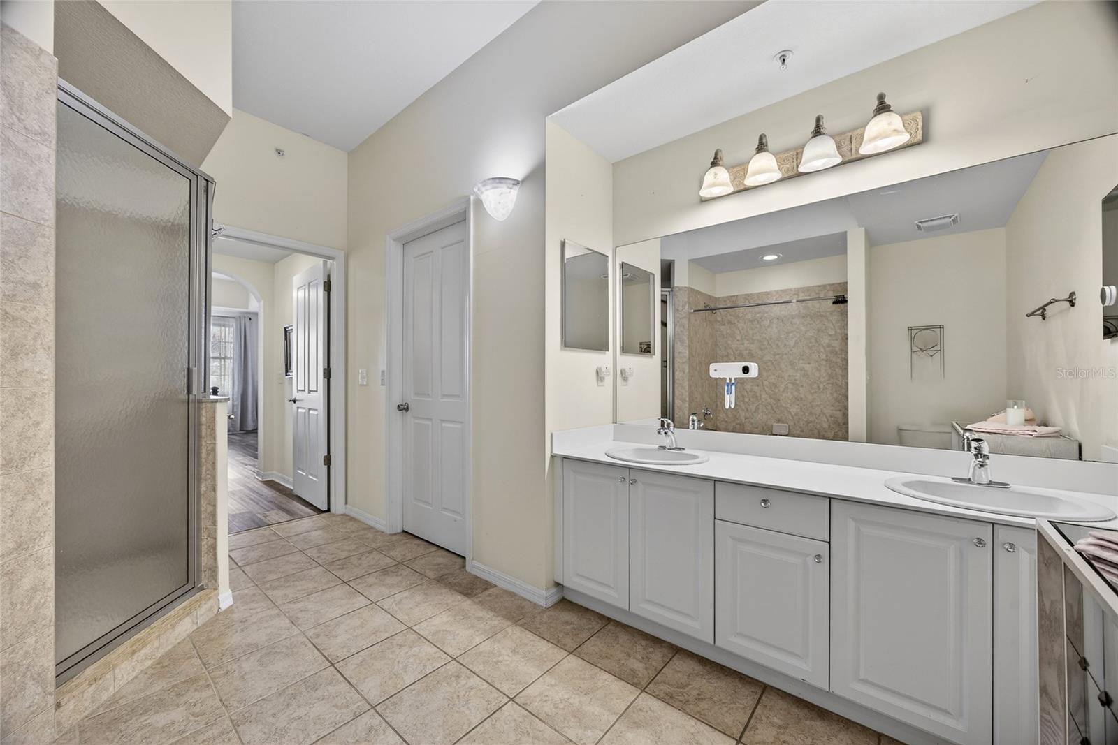 Image 17 of 53 For 5115 Melbourne Street A303