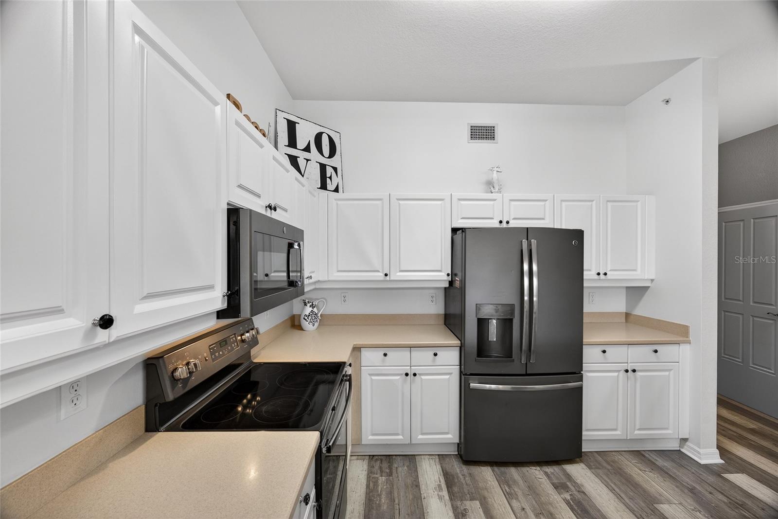 Image 8 of 53 For 5115 Melbourne Street A303