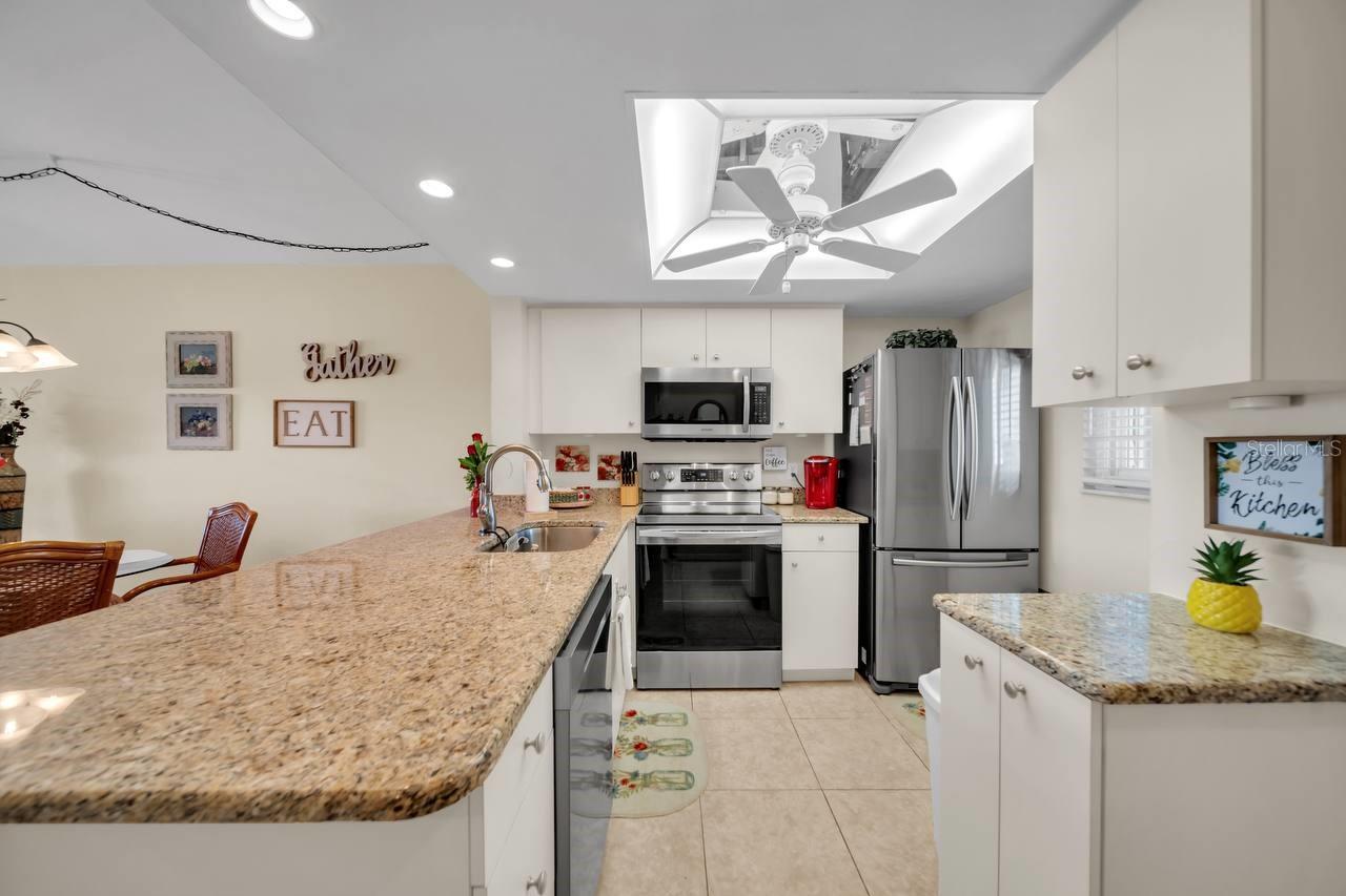 Image 11 of 50 For 25275 Rampart Boulevard 1601