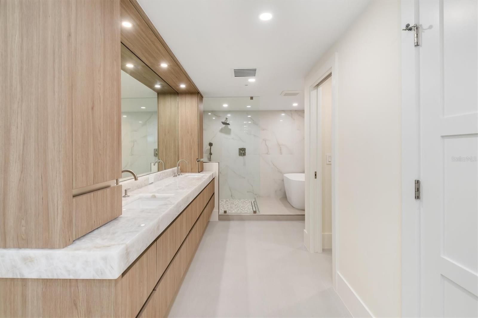 Image 23 of 60 For 980 Cape Marco Drive 1705