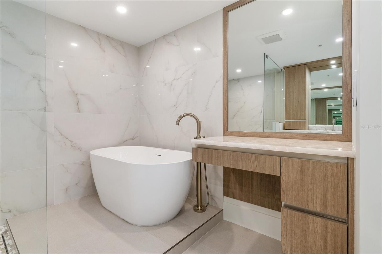 Image 26 of 60 For 980 Cape Marco Drive 1705