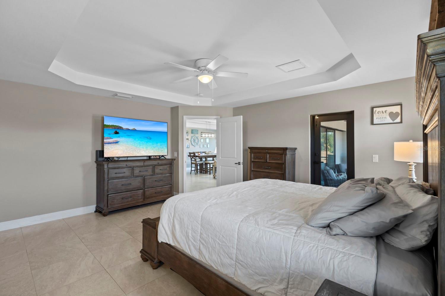 Image 15 of 40 For 633 Carrillon Avenue S