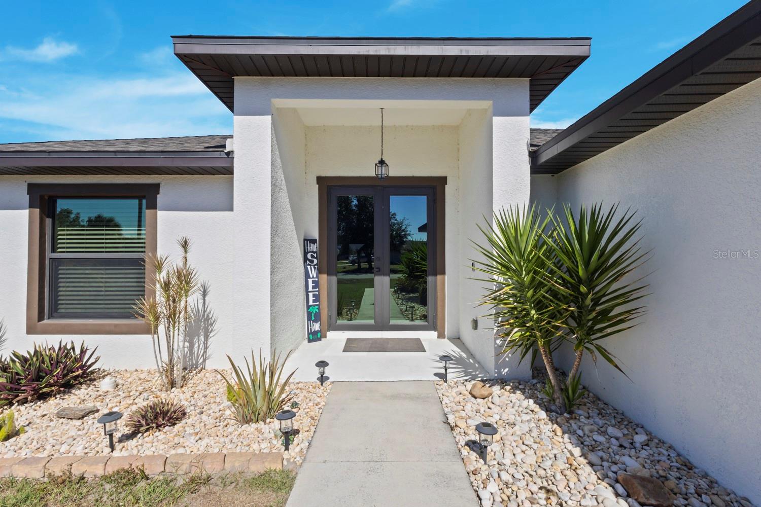 Image 23 of 40 For 633 Carrillon Avenue S