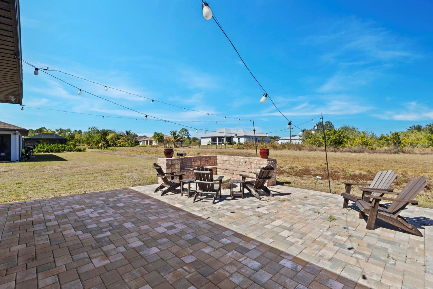 Image 26 of 40 For 633 Carrillon Avenue S