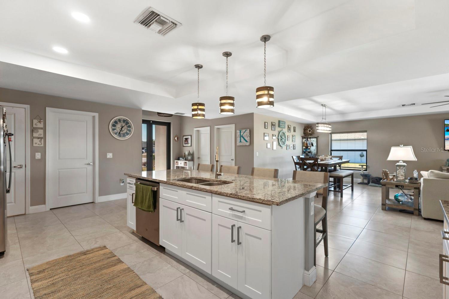 Image 6 of 40 For 633 Carrillon Avenue S