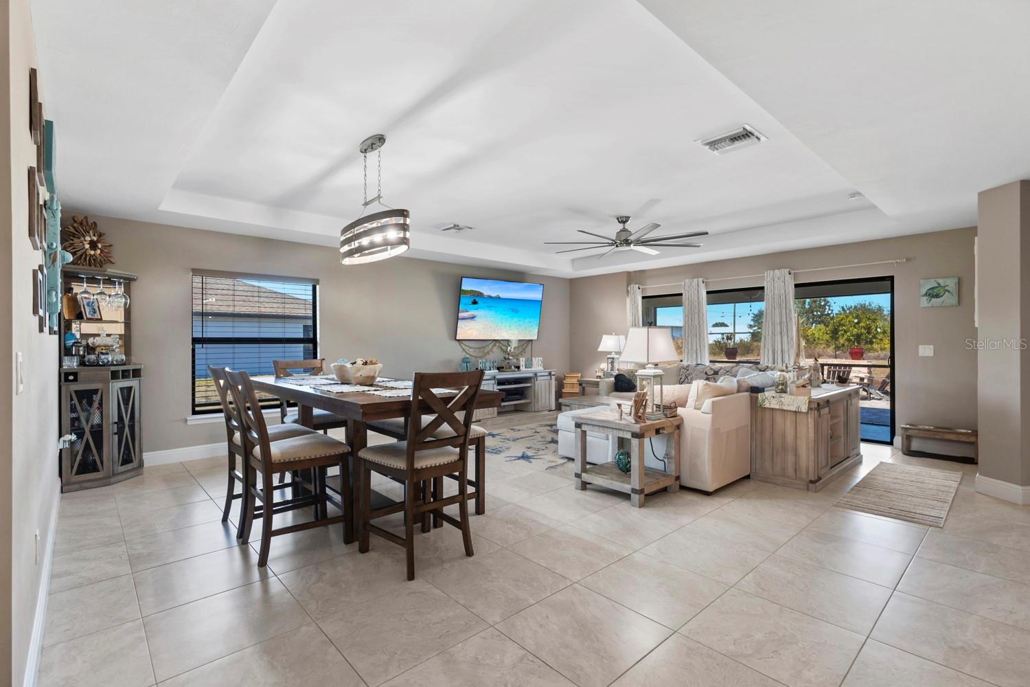 Image 7 of 40 For 633 Carrillon Avenue S