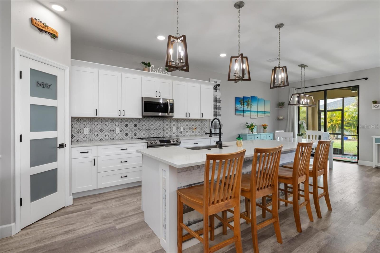 Image 17 of 59 For 2352 Marton Oak Boulevard