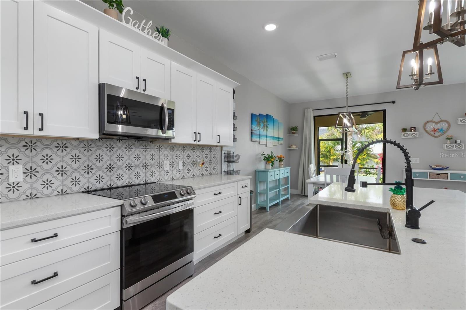 Image 18 of 59 For 2352 Marton Oak Boulevard