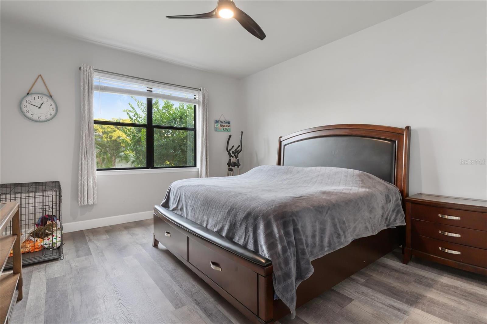 Image 19 of 59 For 2352 Marton Oak Boulevard