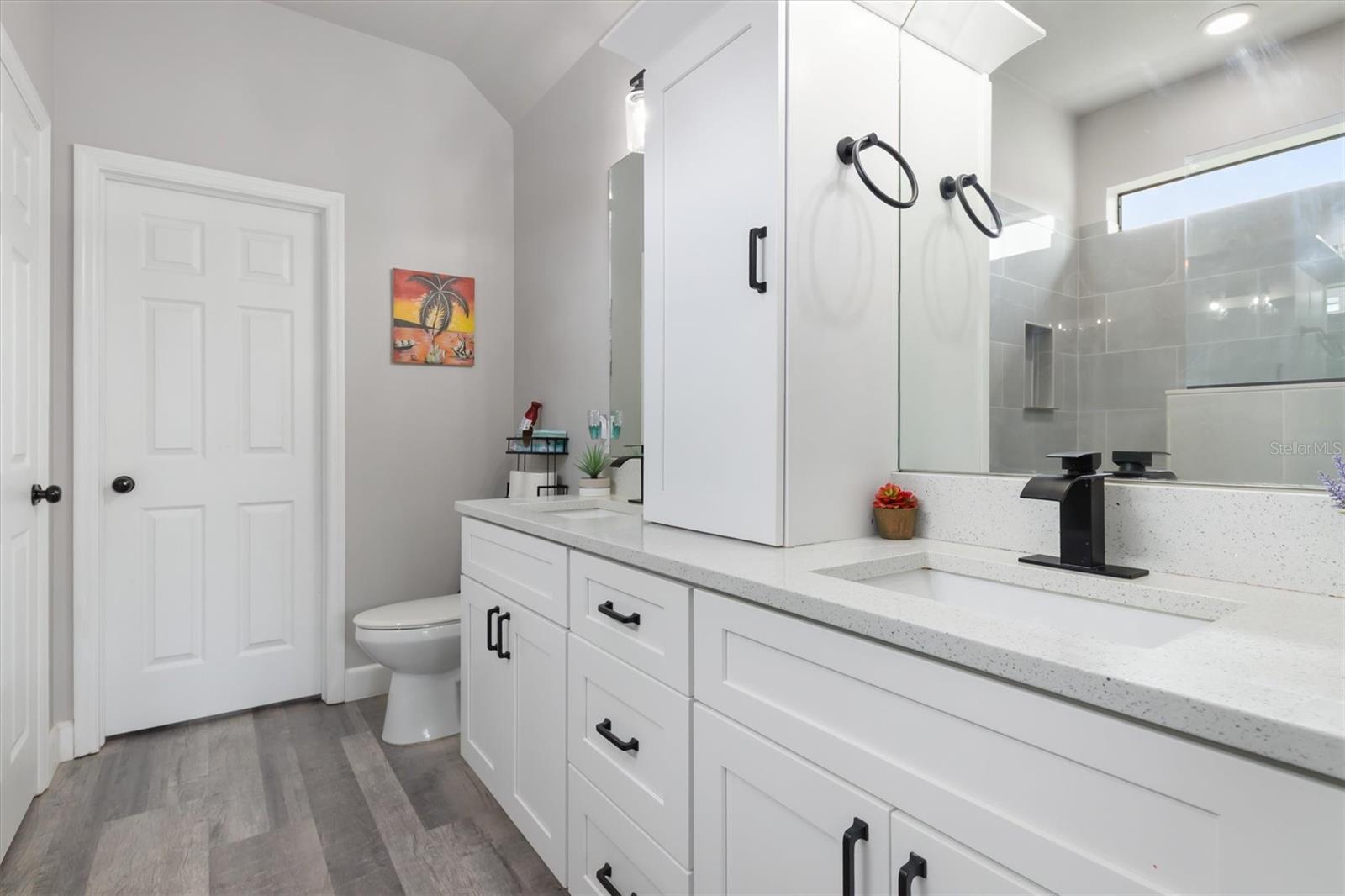 Image 23 of 59 For 2352 Marton Oak Boulevard