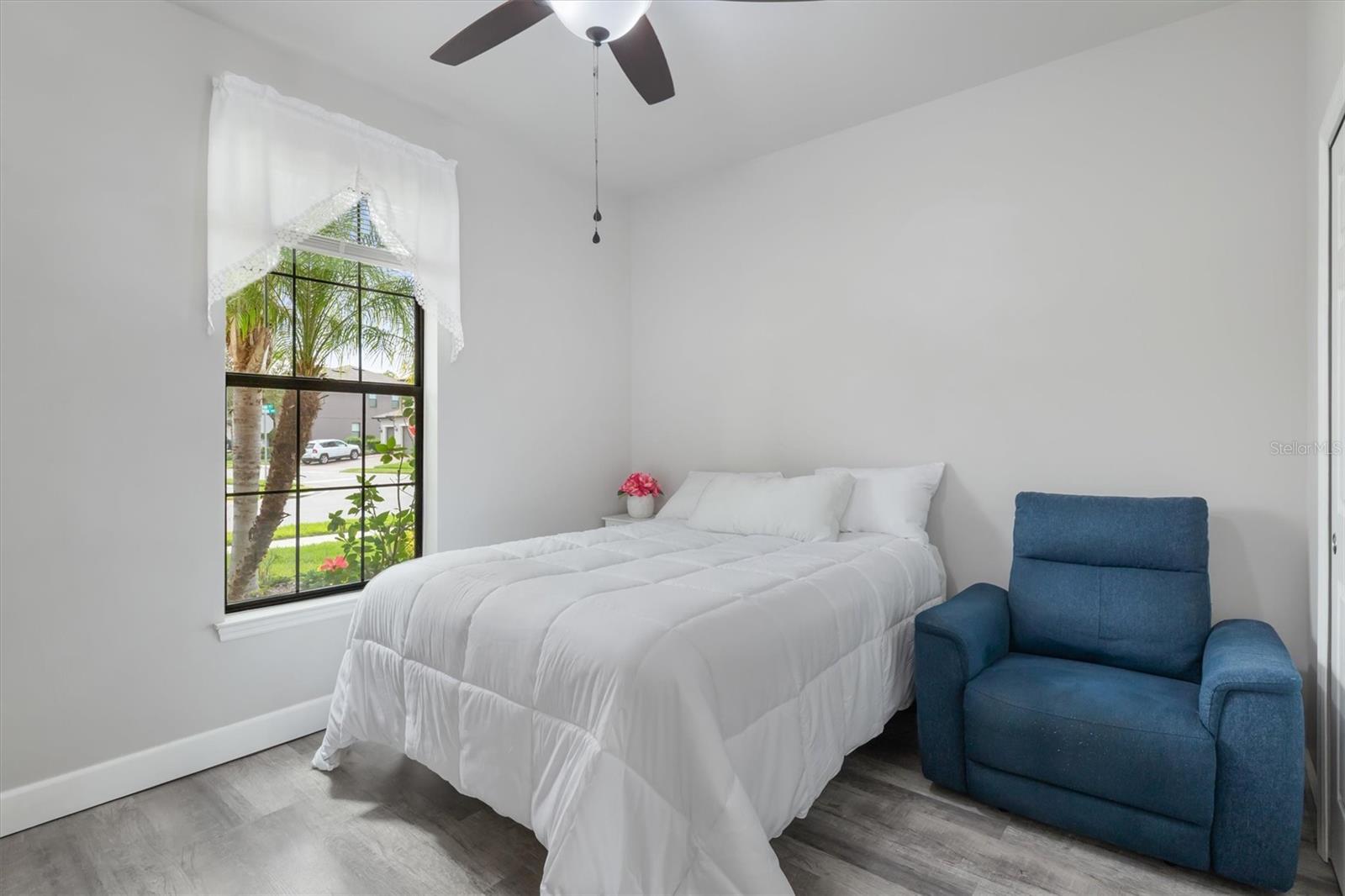 Image 26 of 59 For 2352 Marton Oak Boulevard