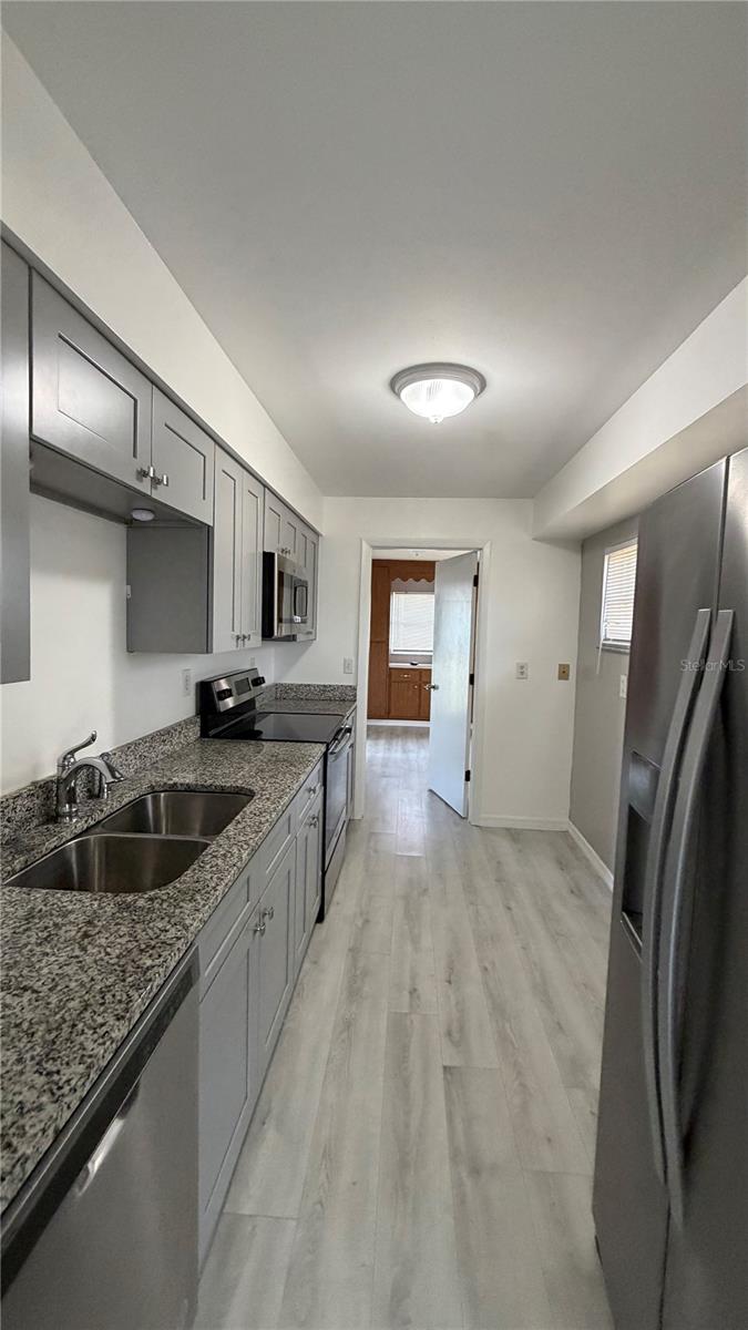 Image 16 of 23 For 28434 Silver Palm