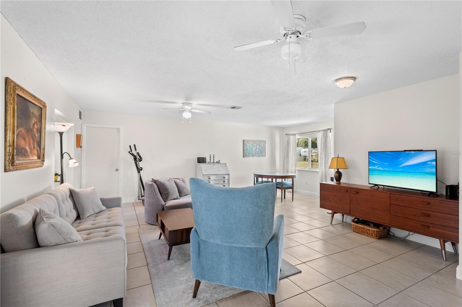 Image 4 of 37 For 6057 Myrtlewood Road