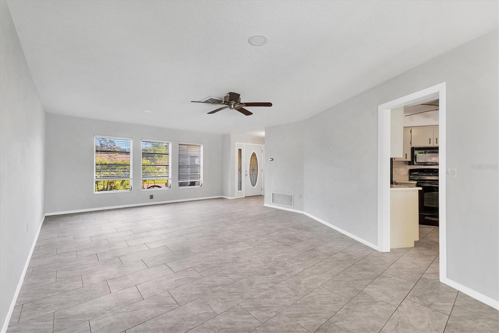 Image 11 of 25 For 124 Da Vinci Drive