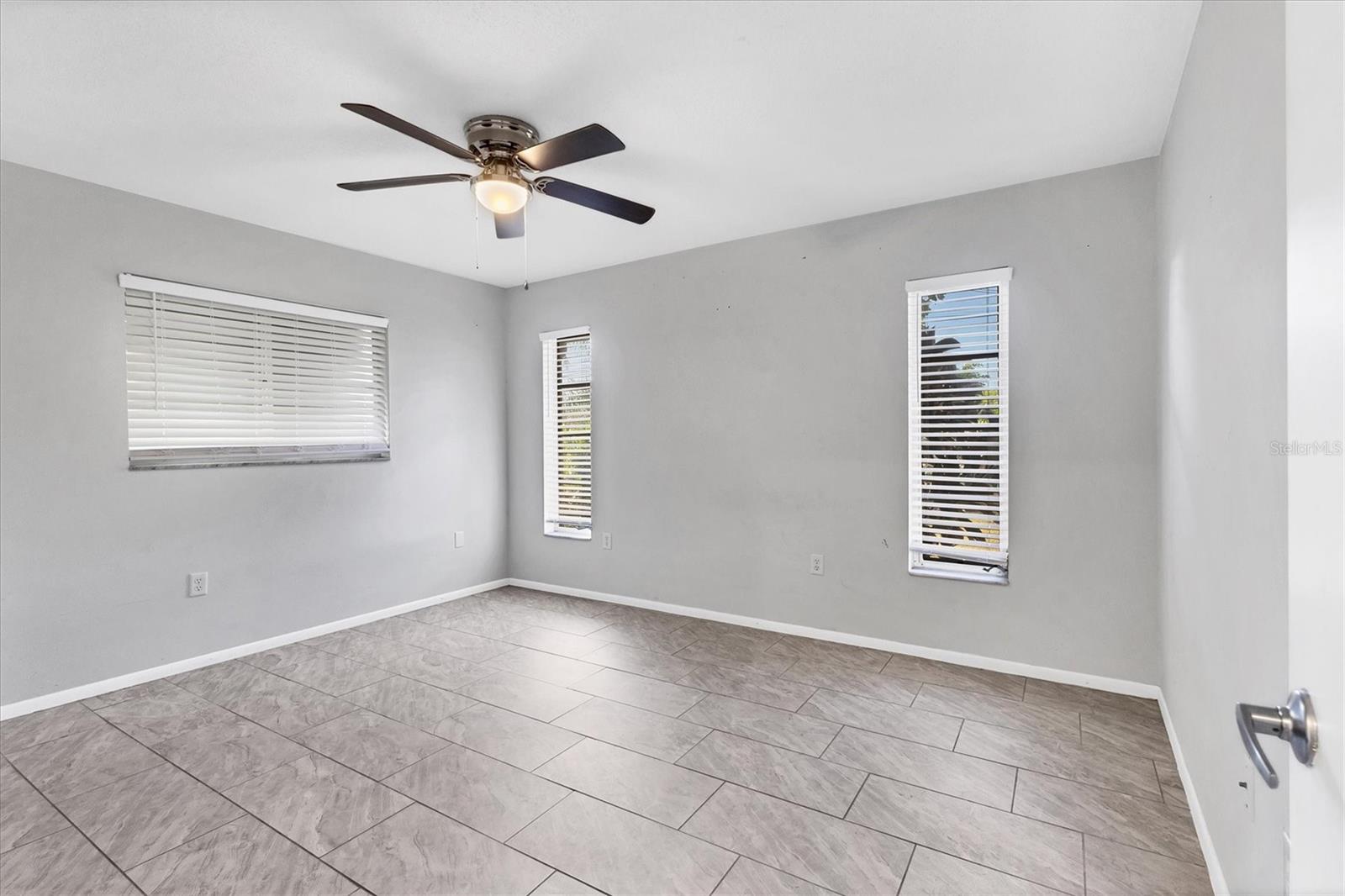 Image 17 of 25 For 124 Da Vinci Drive