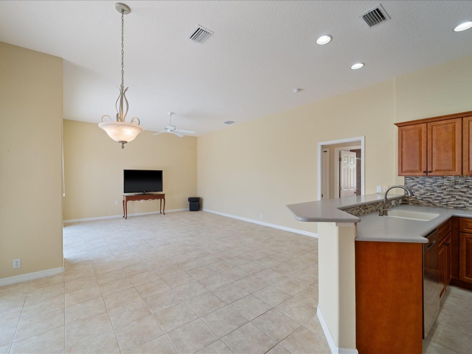 Image 12 of 51 For 857 Macaw Circle