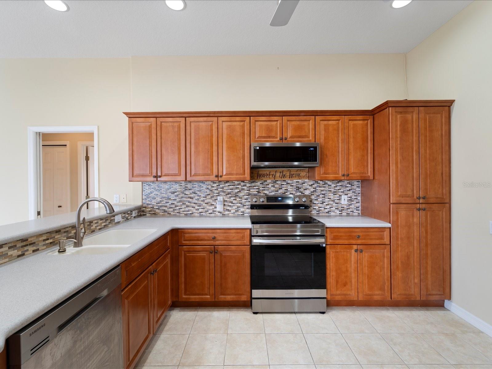 Image 6 of 51 For 857 Macaw Circle