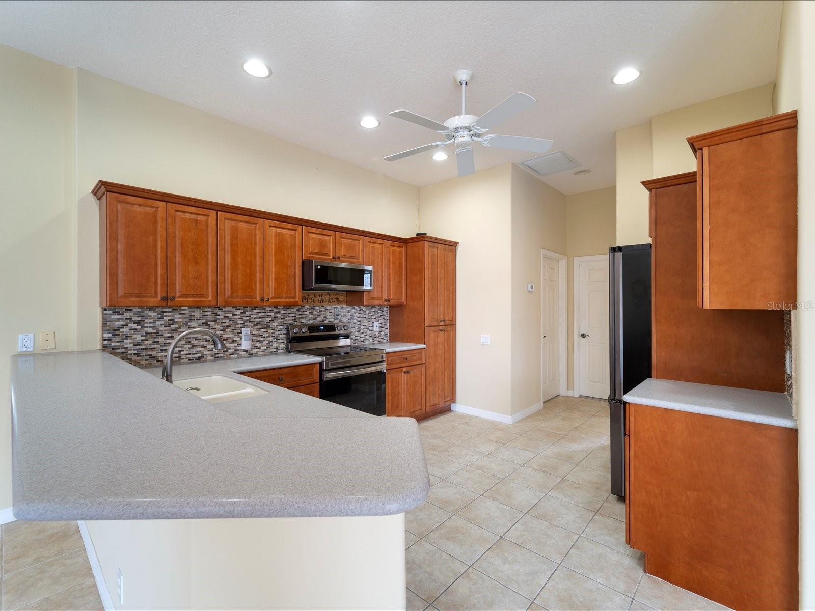 Image 9 of 51 For 857 Macaw Circle